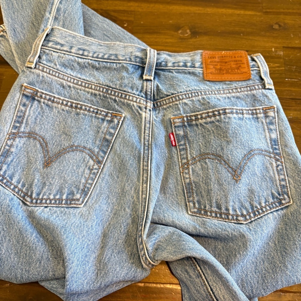 Levi’s Wedgie Straight Leg Jeans Space To Think Medium Wash 25 Casual Mom - Picture 9 of 14